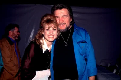 Waylon Jennings Through the Years: From Buddy Holly’s Bass Player to Outlaw Legend