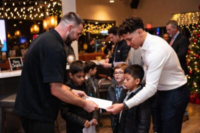 Gridiron Stars’ Festive Feast of Hope: Kelce & Mahomes Gift 50% Restaurant Riches to Homeless Kids, Proving ‘Every Child Deserves a Warm Christmas Glow’!!!