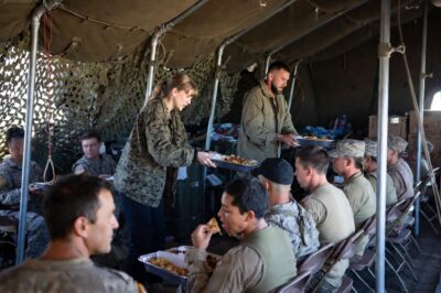 Taylor Swift & Travis Kelce’s Heartwarming Holiday Surprise: Gifting Joy and 273 Festive Meals to U.S. Troops – ‘I Just Wanted to Bring Them Some Happiness’ 💕