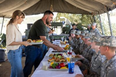 From Starvation to Seeds of Hope: Taylor Swift & Travis Kelce’s Muddy Miracle Saves Starving Soldiers – One Heartfelt Note That Reignites the Fight Within