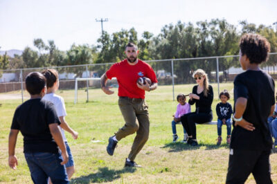 Travis Kelce & Taylor Swift Give Away Their Entire Bonus to Build a Safe Haven for Homeless Kids – And the Heartfelt Notes They Leave Behind Will Move You to Tears