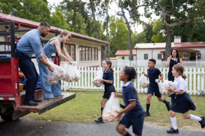 Taylor Swift & Travis Kelce’s Midnight Miracle: A 3-Line Letter Sparks Lifesaving Food Project for 100+ Struggling Kids Overnight